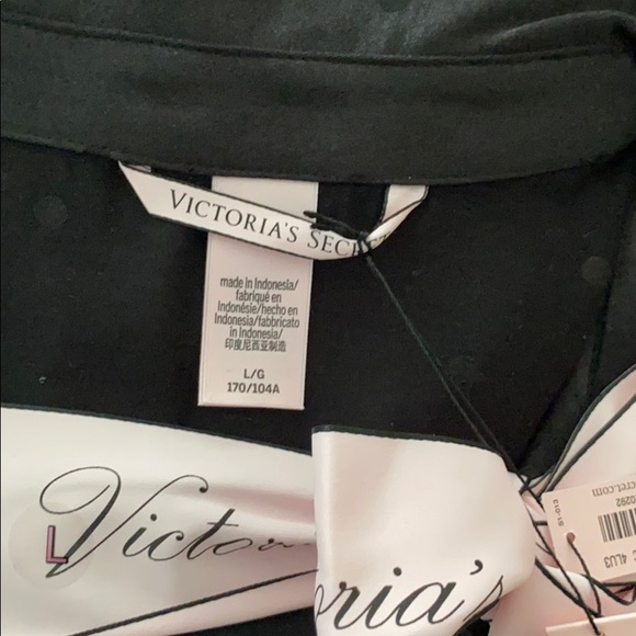 Brand new satin pajamas - Picture 3 of 3